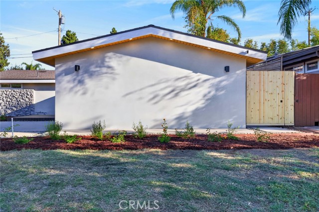 16445 Kingsbury photo 8