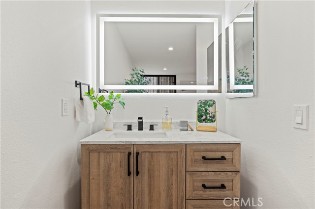 11107 Arminta Street, Sun Valley CA: https://media.crmls.org/medias/3e701135-b10c-4078-8219-2cc0ac380835.jpg