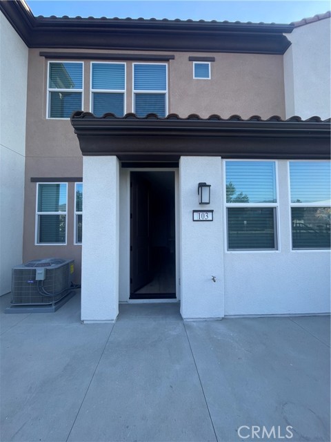 Detail Gallery Image 2 of 35 For 3962 Lavine Way #103,  Corona,  CA 92883 - 3 Beds | 2 Baths