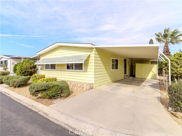 Detail Gallery Image 2 of 25 For 1439 Ridgemont, Corona,  CA 92882 - 2 Beds | 2 Baths