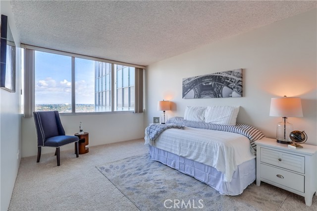 2999 E Ocean Boulevard, Long Beach CA: https://media.crmls.org/medias/3e711982-37e3-4a54-a9dc-cdd55c3bf243.jpg