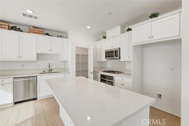 8574 Exposition Street, Chino CA: https://media.crmls.org/medias/3e71473c-0194-4298-a8cb-1d3589129b97.jpg