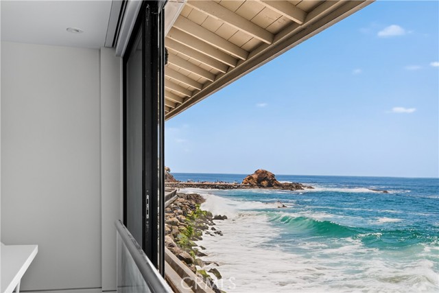 Detail Gallery Image 27 of 39 For 102 Blue Lagoon, Laguna Beach,  CA 92651 - 3 Beds | 3 Baths