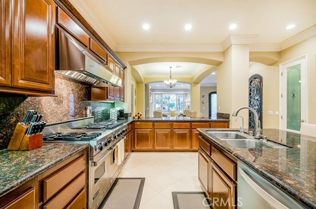 Detail Gallery Image 11 of 34 For 225 11th St, Huntington Beach,  CA 92648 - 4 Beds | 4/1 Baths