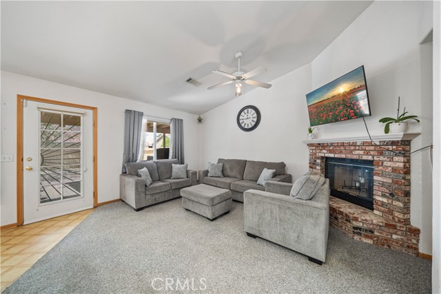 12994 High Vista st, Victorville CA: https://media.crmls.org/medias/3e71f1c6-2f26-4e75-bd11-9c451147f99c.jpg