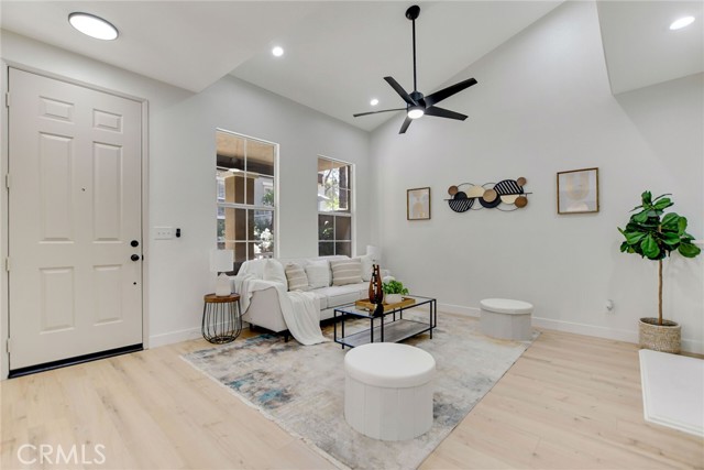 Detail Gallery Image 7 of 47 For 28210 Canterbury Ct, Valencia,  CA 91354 - 2 Beds | 2/1 Baths