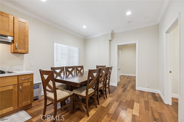 2104 Crenshaw Boulevard, Los Angeles CA: https://media.crmls.org/medias/3e75d60d-cda0-49a6-a593-e57b685d99bb.jpg