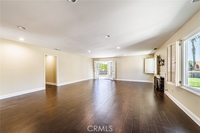 9549 Forbes Ave, Northridge CA: https://media.crmls.org/medias/3e77b6af-8bfc-4374-8d0c-5fb1ed99fd9c.jpg