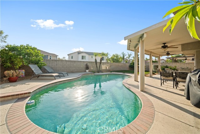 Detail Gallery Image 2 of 71 For 7950 Valencia Ct, Highland,  CA 92346 - 4 Beds | 3 Baths