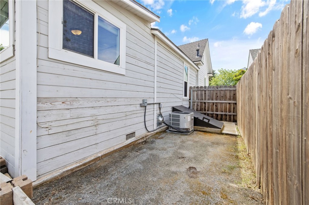 https://media.crmls.org/medias/3e784cf2-4688-4753-86c6-b4ad8d31f650.jpg?preset=X-Large