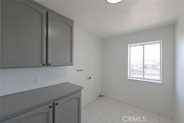 Detail Gallery Image 12 of 23 For 16389 Viho Ct, Apple Valley,  CA 92307 - 4 Beds | 2 Baths