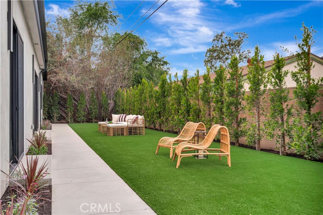19513 Cantara Street photo 34