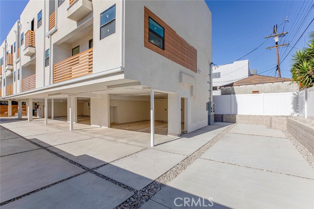 Detail Gallery Image 3 of 30 For 1754 N Berendo St #C,  Los Angeles,  CA 90027 - 3 Beds | 2/1 Baths