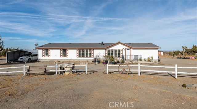 Detail Gallery Image 1 of 19 For 2964 Smoke Tree Road, Pinon Hills,  CA 92372 - 4 Beds | 2 Baths