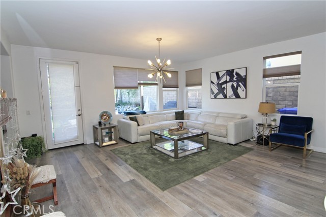 Detail Gallery Image 13 of 41 For 17634 Wren Dr, Canyon Country,  CA 91387 - 5 Beds | 4 Baths