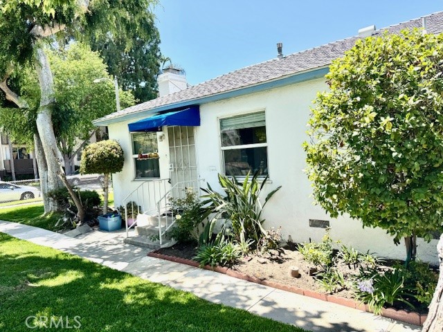 222 N Screenland Drive, Burbank CA: https://media.crmls.org/medias/3e79eb96-2687-4f7e-8bf5-9b1b208ea29d.jpg