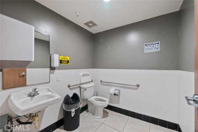 39438 Trade Center Drive, Palmdale CA: https://media.crmls.org/medias/3e7a0394-4868-4c33-b4d5-4e612dce41c4.jpg