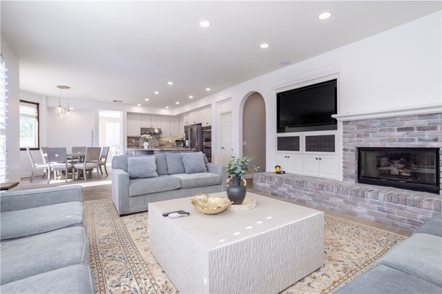 Detail Gallery Image 13 of 39 For 5474 Sunlight, Simi Valley,  CA 93063 - 6 Beds | 4 Baths