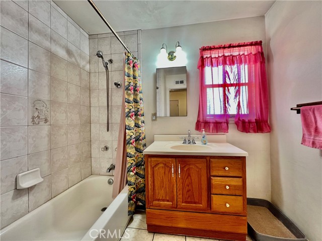 8675 Colorado Avenue, Riverside CA: https://media.crmls.org/medias/3e7a813f-54f2-4430-b66b-086cca987908.jpg
