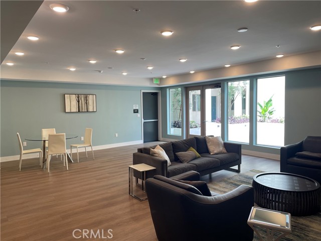 518 E Windsor Road, Glendale CA: https://media.crmls.org/medias/3e7aae0c-6991-4f8d-aa92-24d92f774e82.jpg