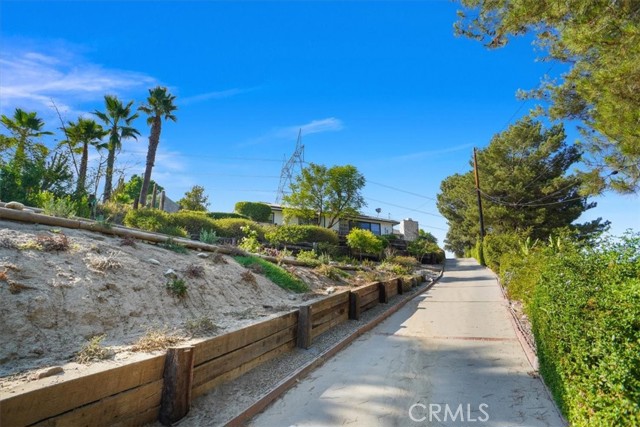 Detail Gallery Image 2 of 33 For 10557 Mahoney Dr, Shadow Hills,  CA 91040 - 3 Beds | 2 Baths