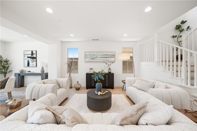 107 Somera, Irvine CA: https://media.crmls.org/medias/3e7b8368-771c-45c9-943a-080e04378a4a.jpg