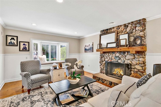 Image 22 of 60 For 20012 Mural Circle