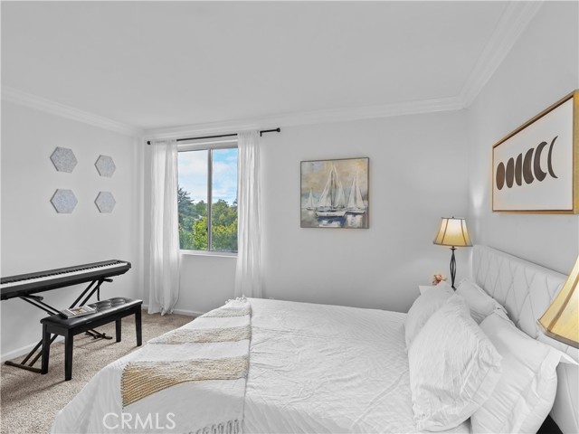 12720 Burbank Boulevard, Valley Village CA: https://media.crmls.org/medias/3e7e0da9-250e-4639-b1e8-cc2cf8957b04.jpg
