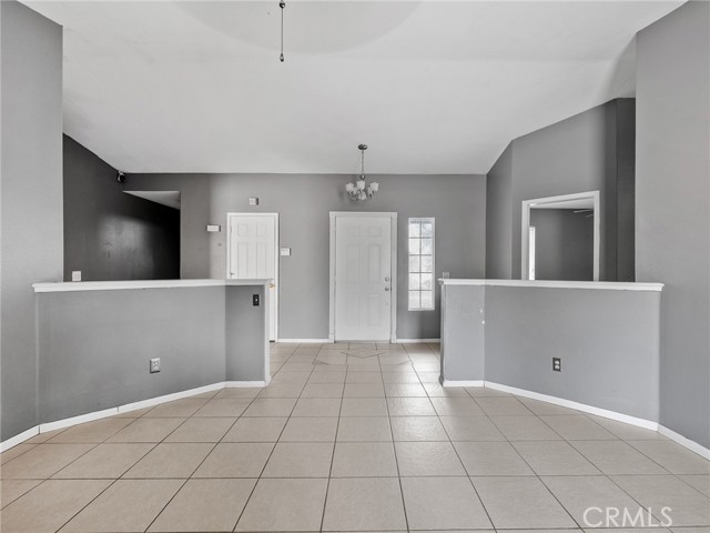 16409 Pauhaska Court, Apple Valley CA: https://media.crmls.org/medias/3e7e2558-d3e1-48e3-b4c7-bc19049fc6fb.jpg