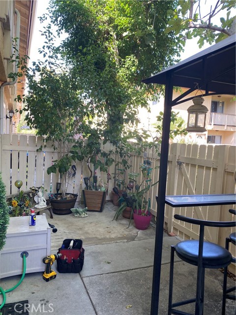 8105 Canby Avenue, 2 photo 4