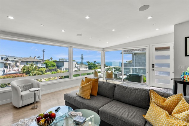 166 Fairview Street, Laguna Beach CA: https://media.crmls.org/medias/3e7ff549-aa0e-4dfe-9570-87fb6a03e89d.jpg
