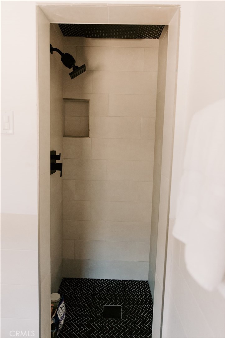 https://media.crmls.org/medias/3e8069d4-ac1a-472f-95f8-fed7ecfe0b51.jpg?preset=X-Large