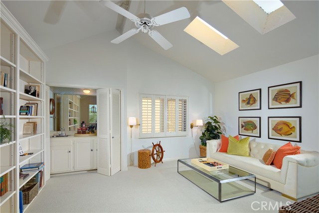 Detail Gallery Image 14 of 18 For 8 Linda Isle, Newport Beach,  CA 92660 - 3 Beds | 4 Baths