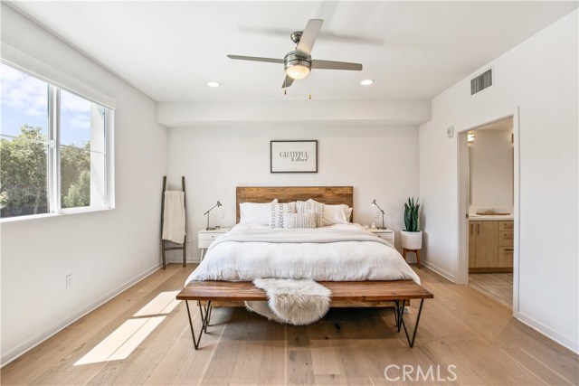 Detail Gallery Image 17 of 42 For 4240 Laurel Canyon Bld #208,  Studio City,  CA 91604 - 3 Beds | 3/1 Baths