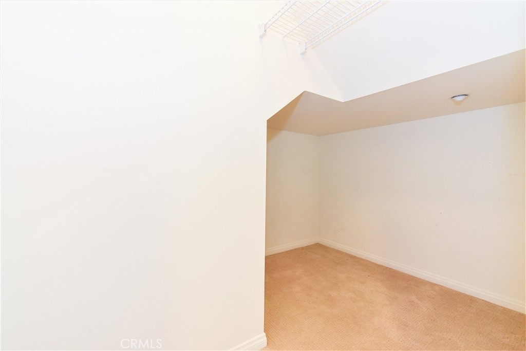 https://media.crmls.org/medias/3e80c8e1-b786-4a32-aec6-558e843fcd5b.jpg?preset=X-Large