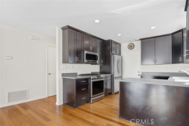 Detail Gallery Image 8 of 24 For 27418 Arriola Ave, Saugus,  CA 91350 - 4 Beds | 2 Baths