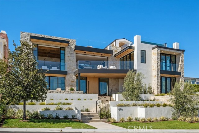 Detail Gallery Image 3 of 59 For 302 Kings Rd, Newport Beach,  CA 92663 - 6 Beds | 8/1 Baths
