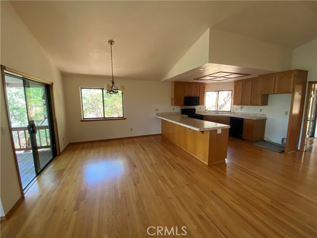 19232 N Shore Court, Hidden Valley Lake CA: https://media.crmls.org/medias/3e81ccd2-1d9d-42e4-9ae0-b05a2d362701.jpg