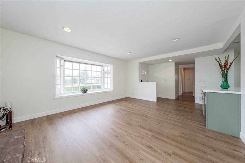 MLS #OC25280398 image #3