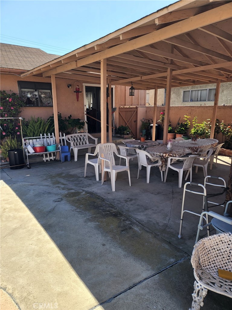 https://media.crmls.org/medias/3e8301c2-ac49-406f-86e6-f520511fbaee.jpg?preset=X-Large