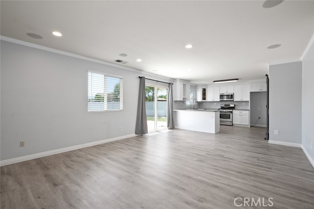 7530 Standing Rock Road, Eastvale CA: https://media.crmls.org/medias/3e83c5a4-5779-4d55-ae31-0e05bf189f66.jpg