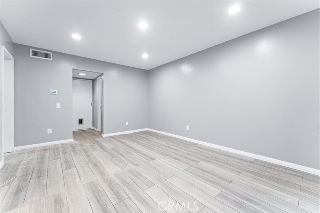 83 Weepingwood, Irvine CA: https://media.crmls.org/medias/3e83f4d7-cad9-4756-9a0f-4751ac7de4e3.jpg