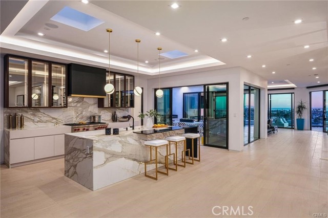 Detail Gallery Image 10 of 58 For 1207 Dolphin Ter, Corona Del Mar,  CA 92625 - 6 Beds | 6/2 Baths