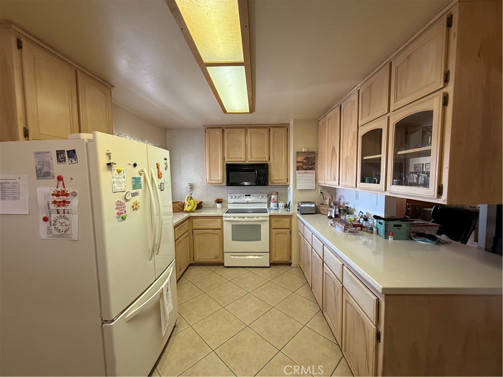 https://media.crmls.org/medias/3e85cfcc-af2f-42e2-bf31-2e8d36c9c35b.jpg?preset=X-Large