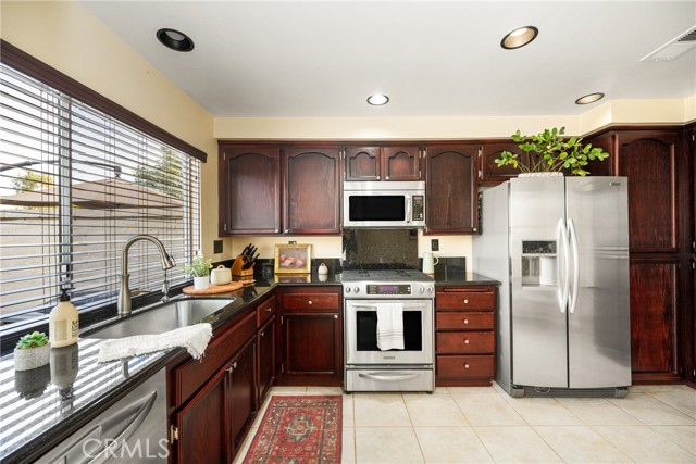 Detail Gallery Image 17 of 38 For 2527 Avenita Alpera, Tustin,  CA 92782 - 2 Beds | 2/1 Baths