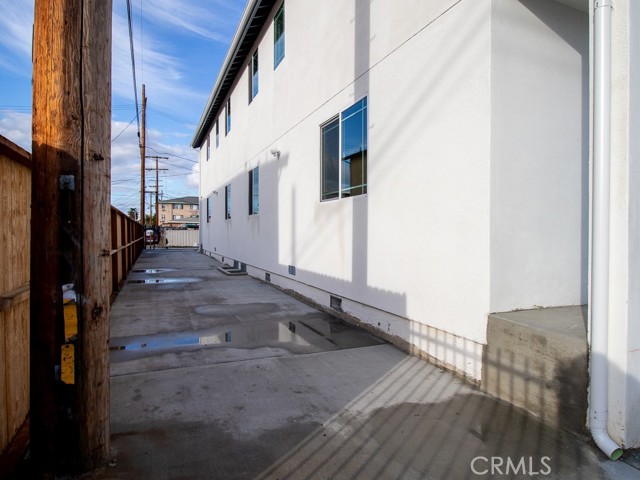 Detail Gallery Image 5 of 16 For 817 W G St, Wilmington,  CA 90744 - 4 Beds | 4 Baths