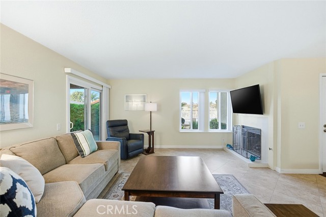 Detail Gallery Image 6 of 38 For 4852 Cabana Dr #104,  Huntington Beach,  CA 92649 - 2 Beds | 2 Baths