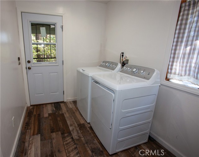2359 Avian Way, Running Springs CA: https://media.crmls.org/medias/3e88f381-be51-4967-b40a-ce4e27287fa9.jpg