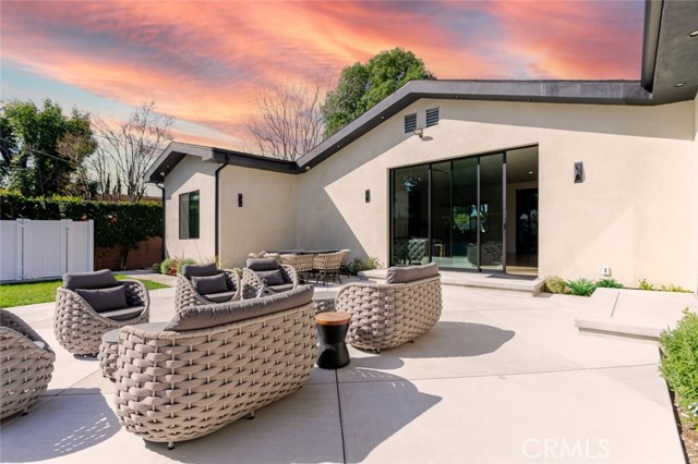 Detail Gallery Image 17 of 70 For 7714 Lasaine Ave, Northridge,  CA 91325 - 3 Beds | 4 Baths