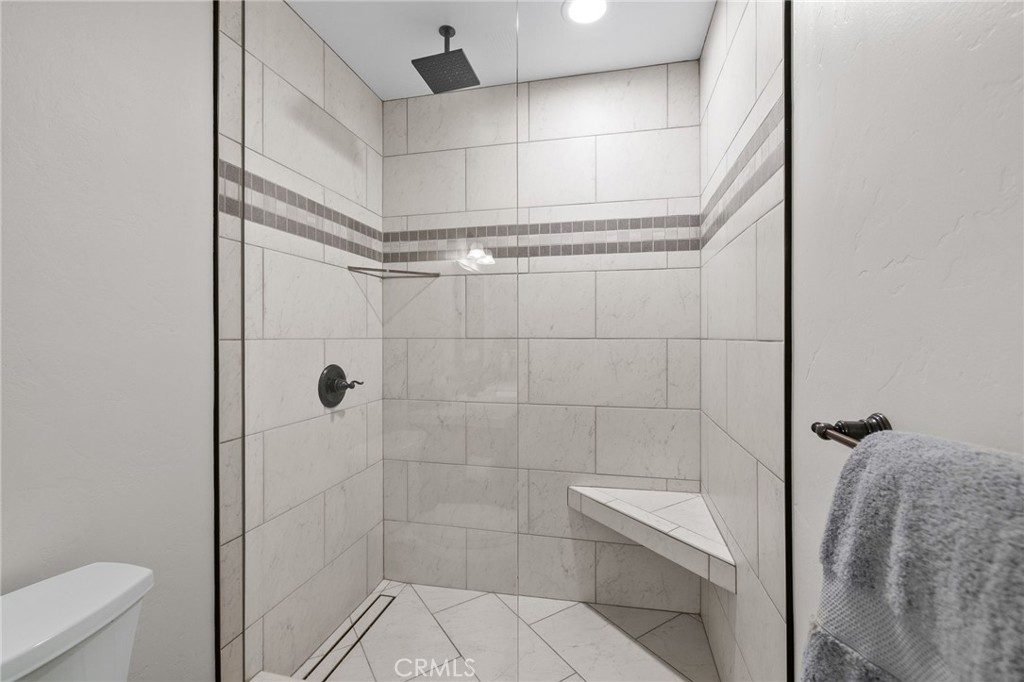 https://media.crmls.org/medias/3e89bf85-15a1-4972-9230-c655640e2950.jpg?preset=X-Large